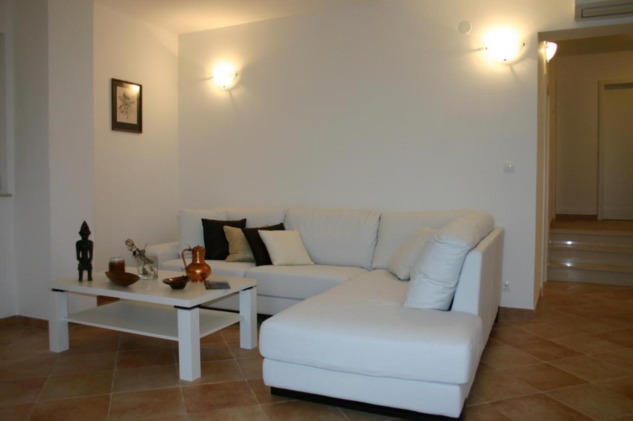 Apartments Boris Omis Exterior photo