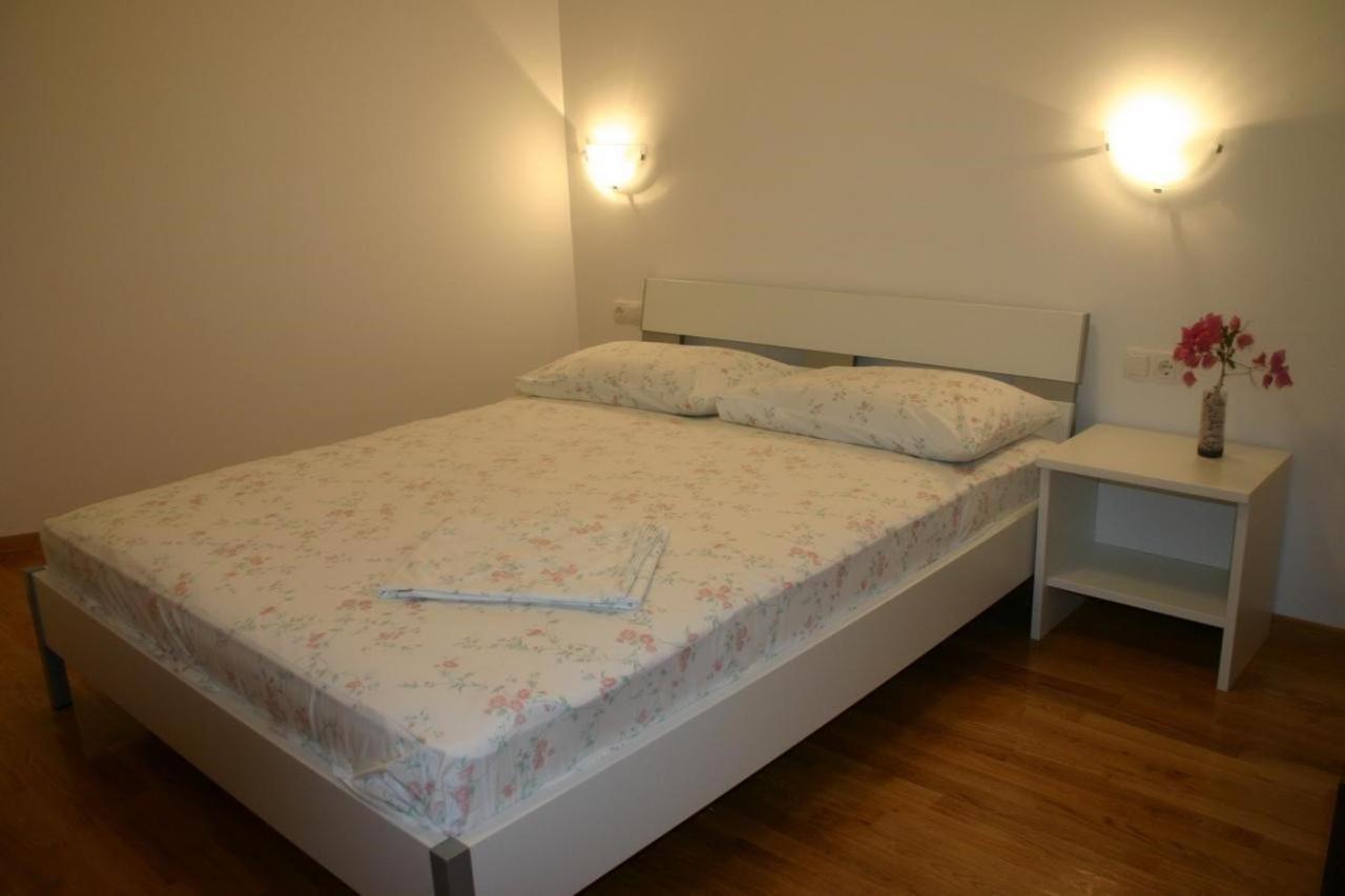 Apartments Boris Omis Exterior photo
