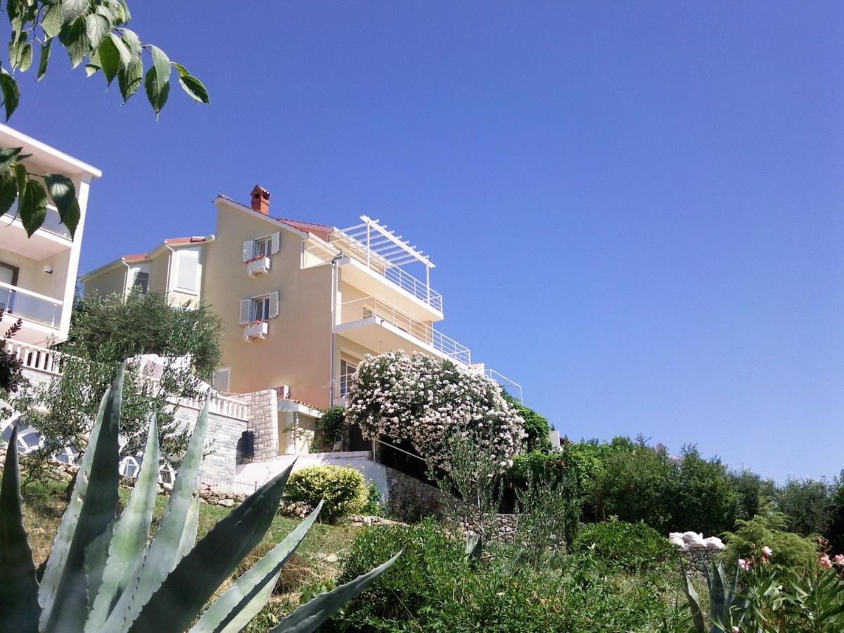 Apartments Boris Omis Exterior photo
